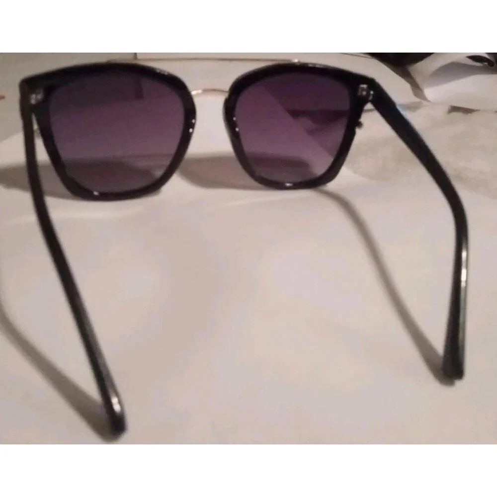 Quay Australia Sweet Dreams 125 Womens Black with Gold Trim Sunglasses